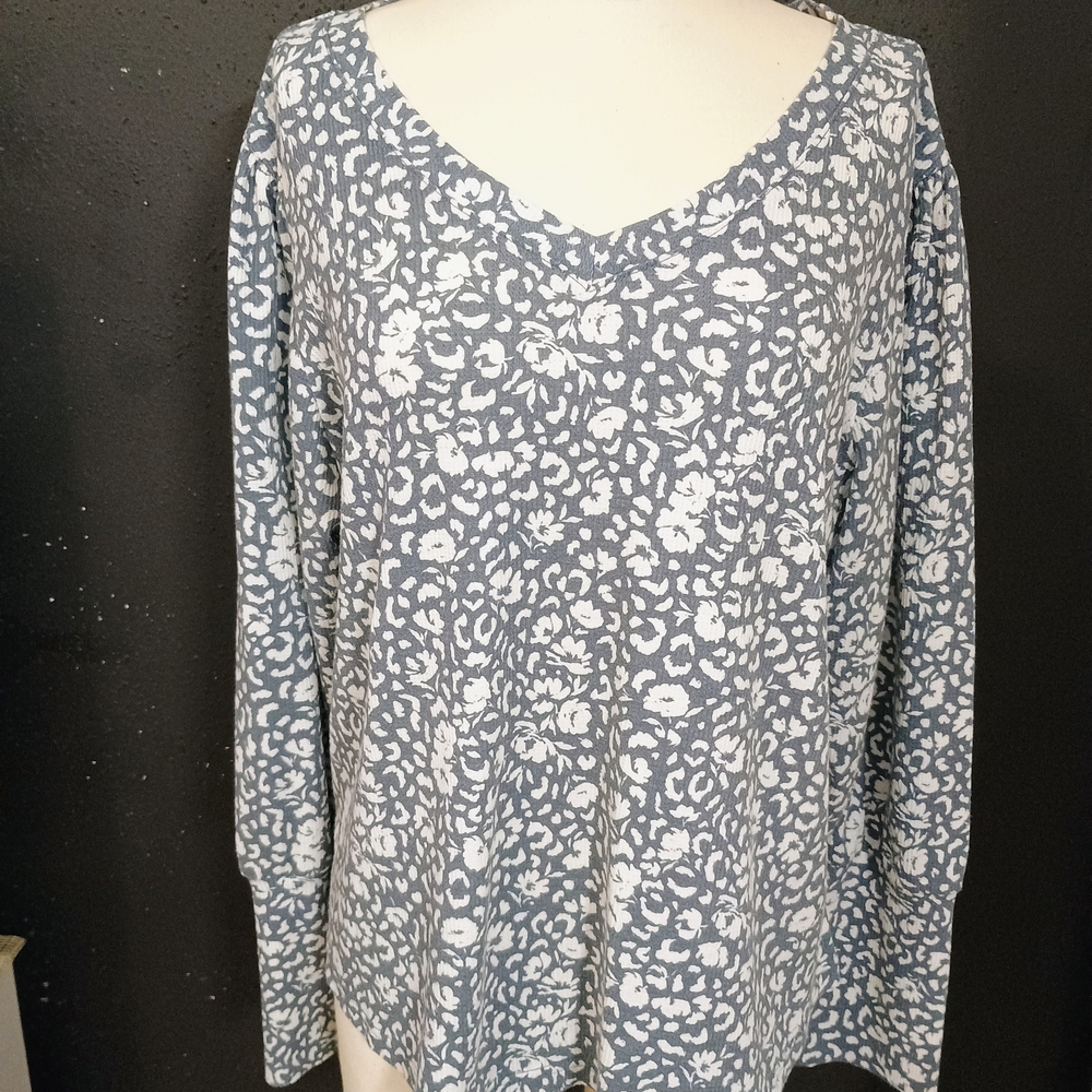 Zac & Rachel Gray and White Floral Blouse